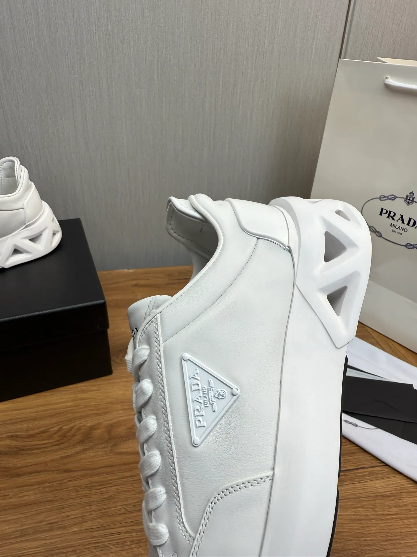 Men's shoes 💰820💰 [PRADA] New models synchronized with the official website, high-quality shipments ✔️Best sellers🔥 Original cowhide + cowhide lining, 1🆚1 replica, original bottom, 38-45 (men's 38.45 custom-made, non-returnable)
